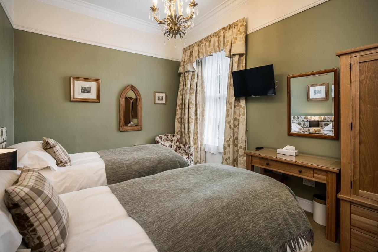 Villa Annfield House, *